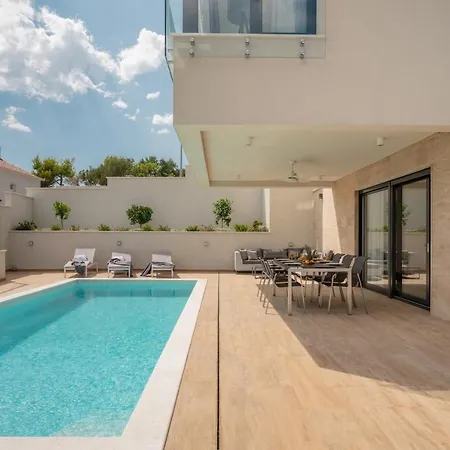Villa New Astera -heated Pool, 4 Bedrooms, And Sea Views Seget Vranjica