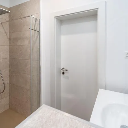 New Astera -heated Pool, 4 Bedrooms, And Sea Views *