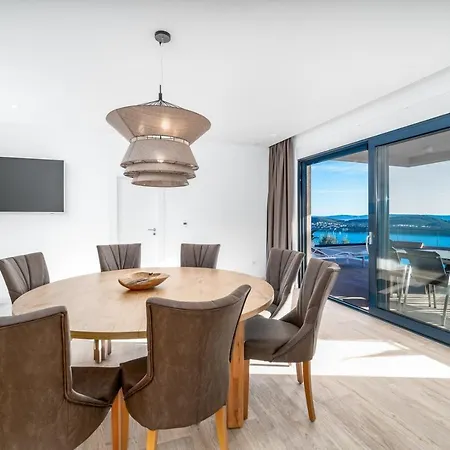 New Astera -heated Pool, 4 Bedrooms, And Sea Views *