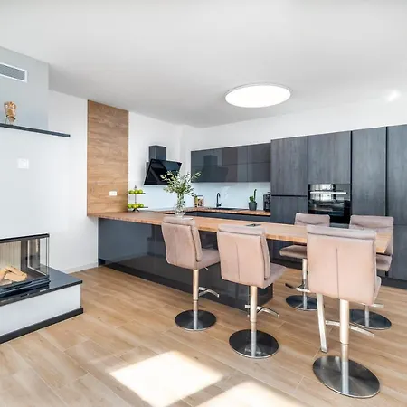 New Astera -heated Pool, 4 Bedrooms, And Sea Views *